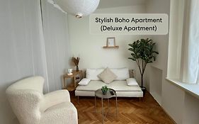 Urban Retreat I Modern Boho Apartments In Lovely Letna District - 10 Minutes From Old Town